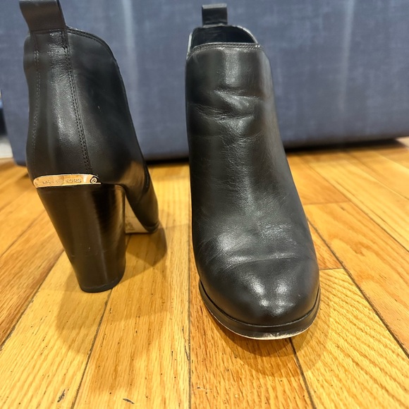 Michael Kors ankle bootie - Picture 2 of 2
